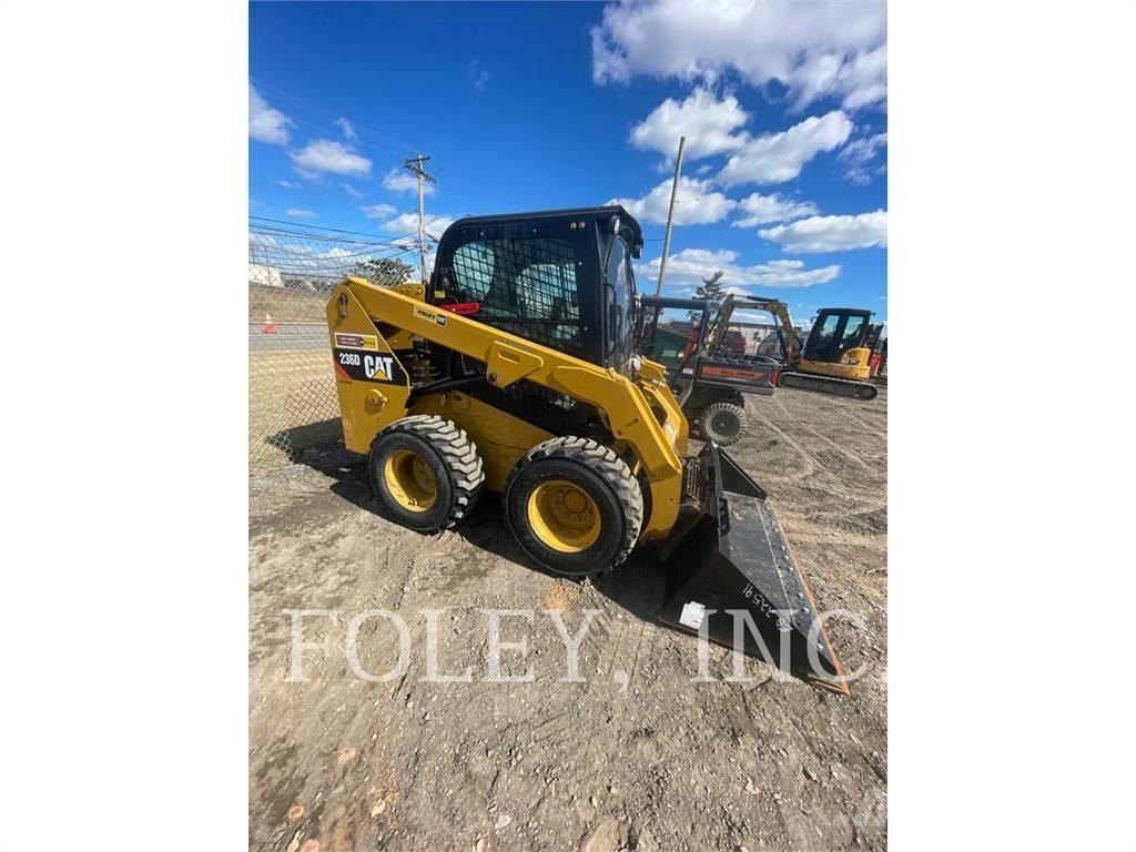 CAT 236D 滑移轉向裝載機
