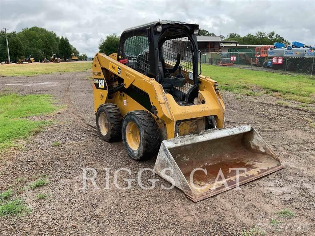 CAT 236D 滑移轉向裝載機