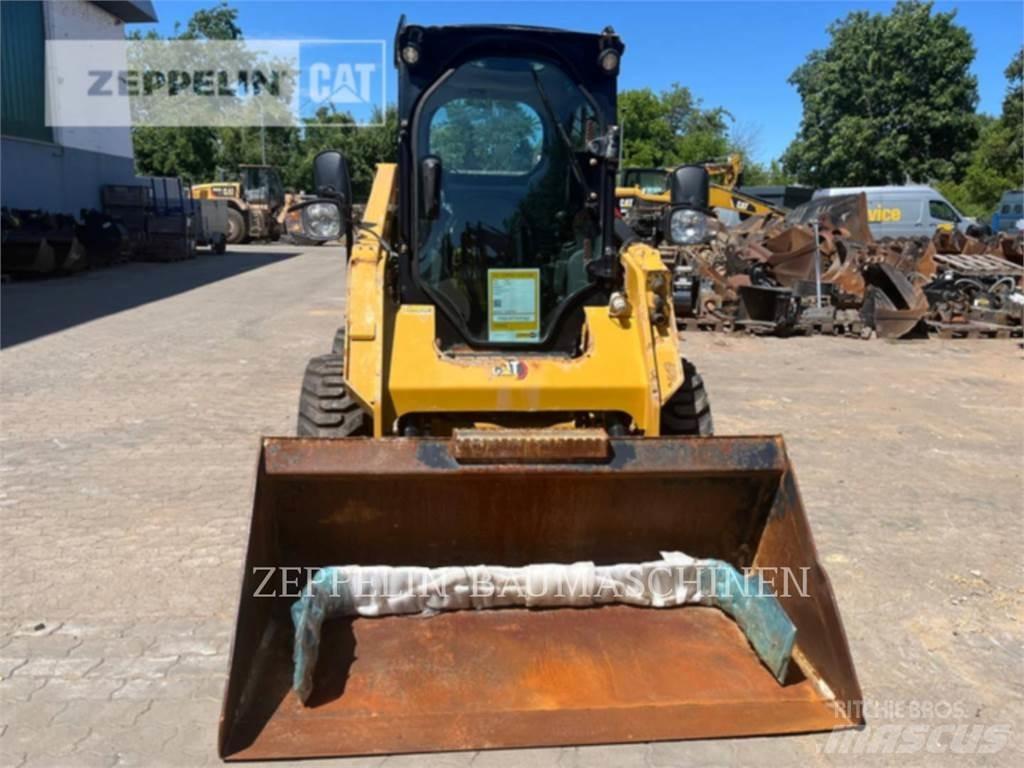 CAT 236D 滑移轉向裝載機