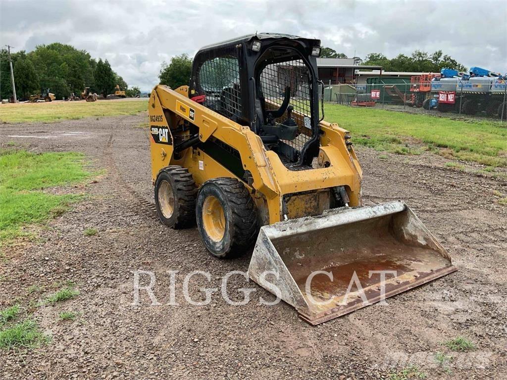 CAT 236D 滑移轉向裝載機