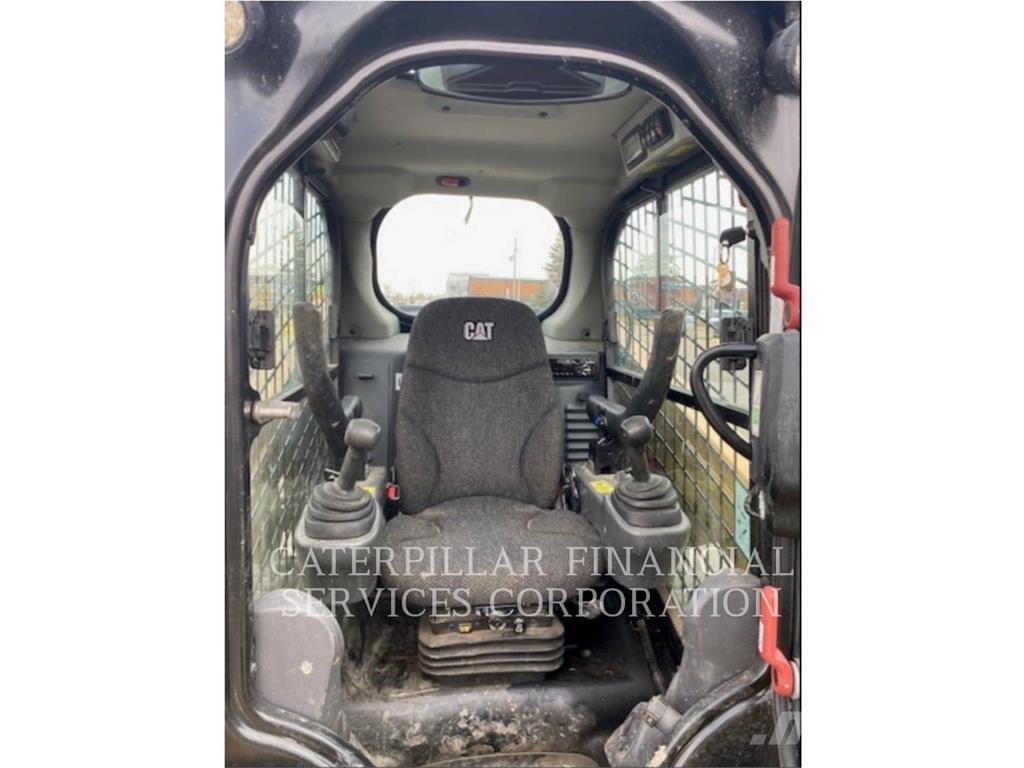 CAT 236D 滑移轉向裝載機