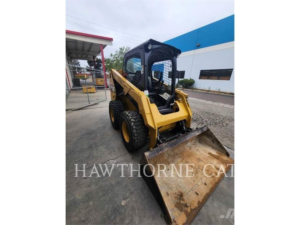CAT 236D 滑移轉向裝載機