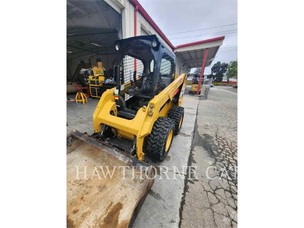 CAT 236D 滑移轉向裝載機