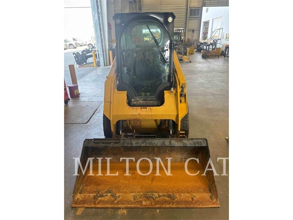CAT 236D 3 滑移轉向裝載機