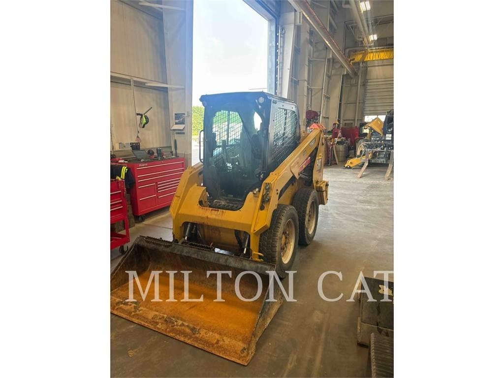 CAT 236D 3 滑移轉向裝載機