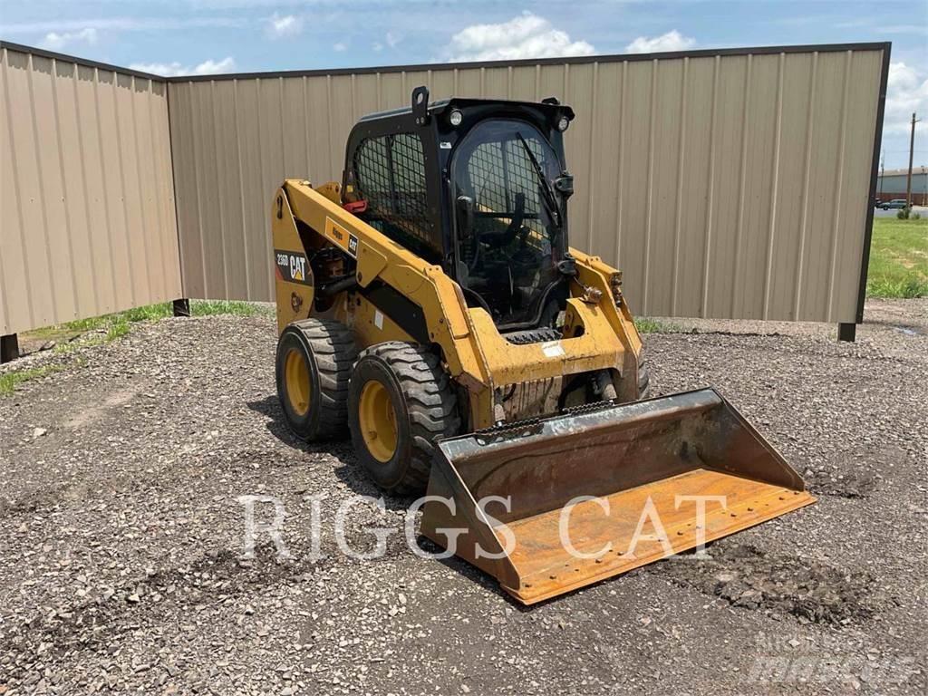 CAT 236D A 滑移轉向裝載機