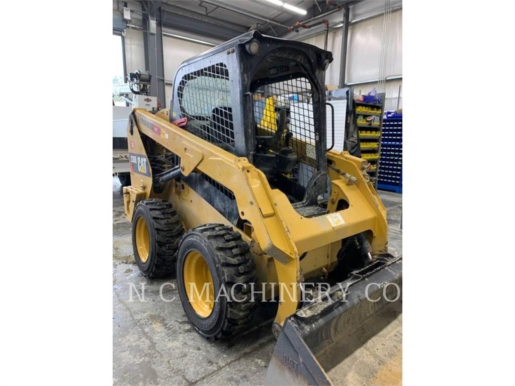 CAT 236D H2CN 滑移轉向裝載機