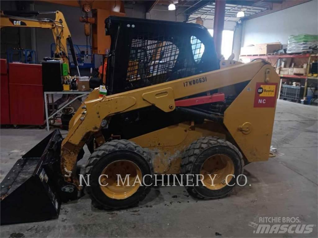 CAT 236D H2CN 滑移轉向裝載機