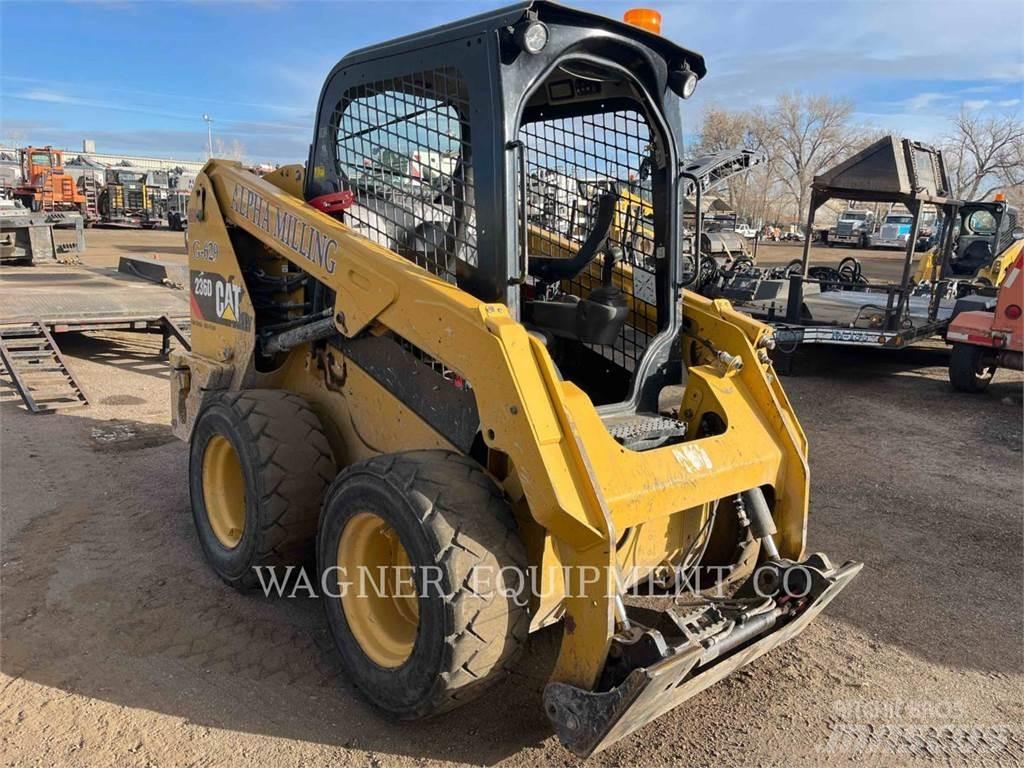 CAT 236D HF 滑移轉向裝載機