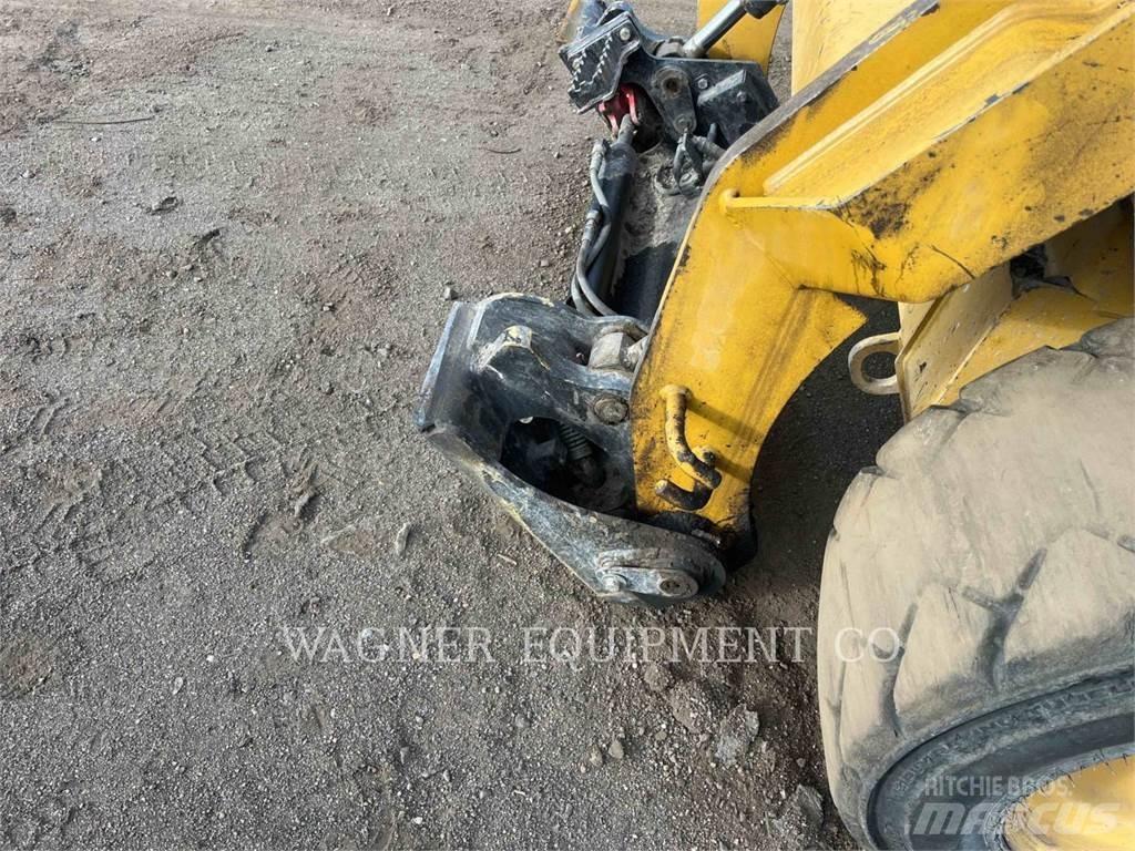 CAT 236D HF 滑移轉向裝載機
