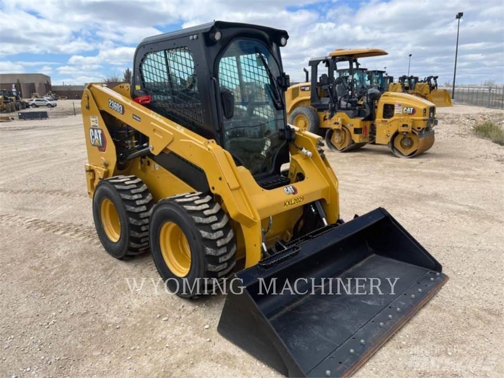 CAT 236D3 滑移轉向裝載機