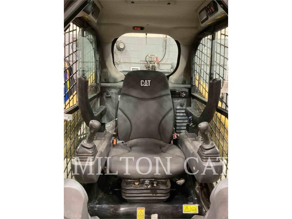 CAT 236D3 滑移轉向裝載機