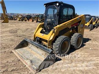 CAT 236D3 滑移轉向裝載機