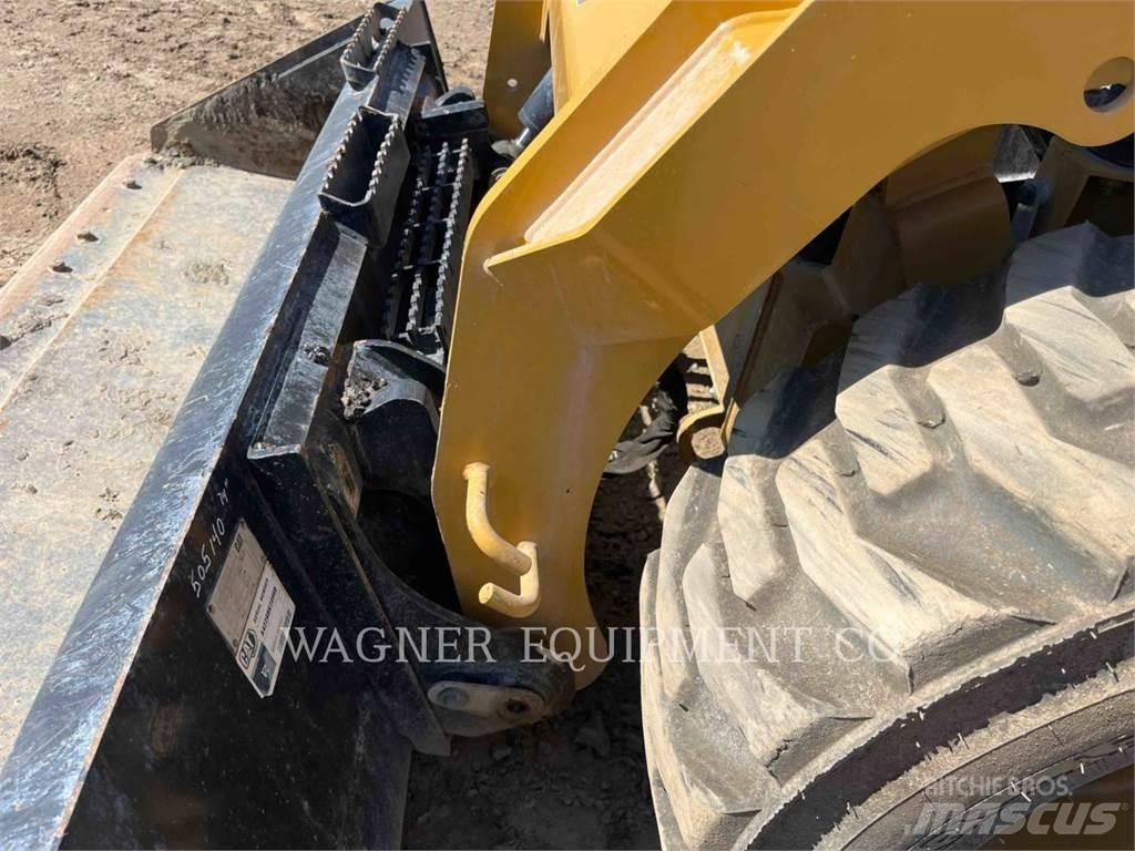 CAT 236D3 滑移轉向裝載機