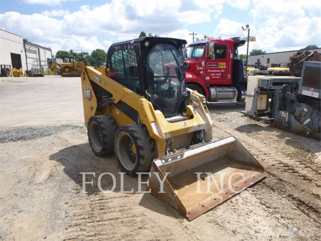 CAT 236D3 滑移轉向裝載機
