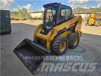 CAT 236D3 滑移轉向裝載機