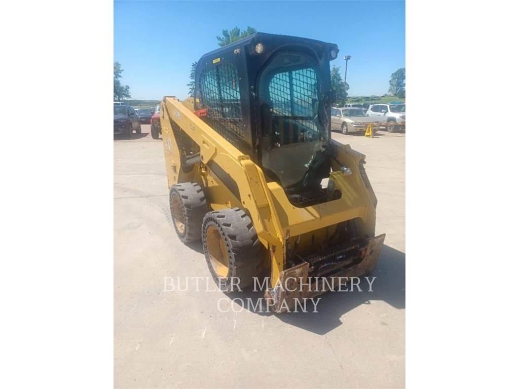 CAT 236D3 滑移轉向裝載機