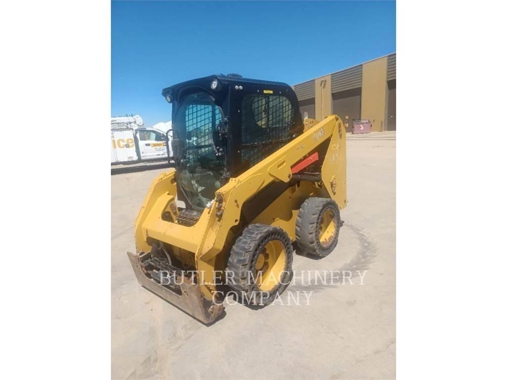 CAT 236D3 滑移轉向裝載機