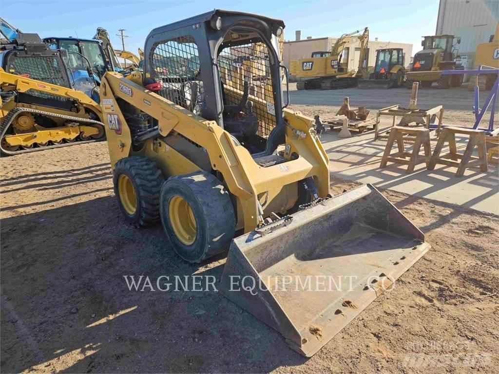 CAT 236D3 滑移轉向裝載機