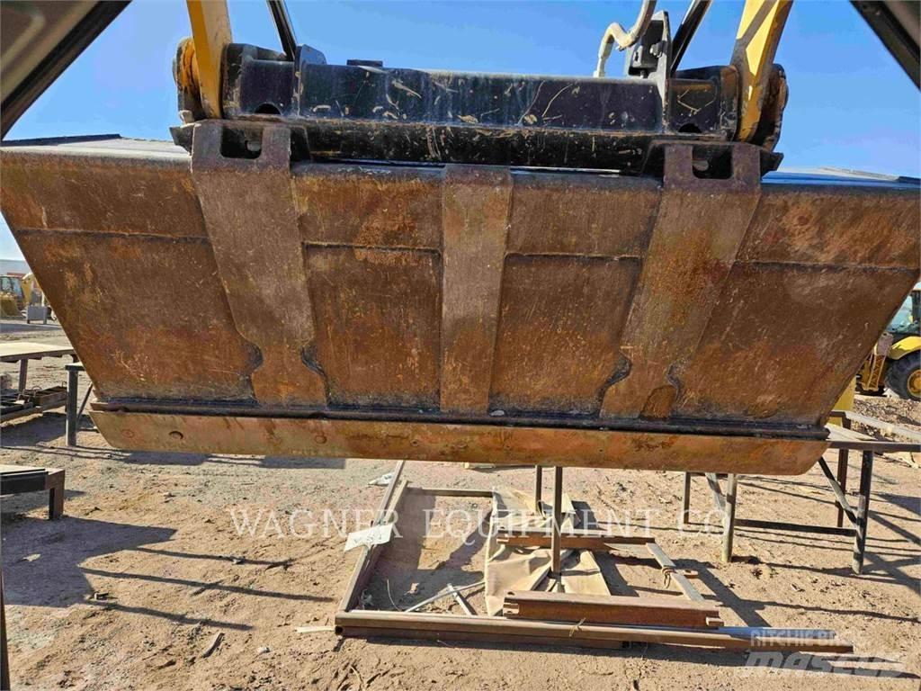 CAT 236D3 滑移轉向裝載機