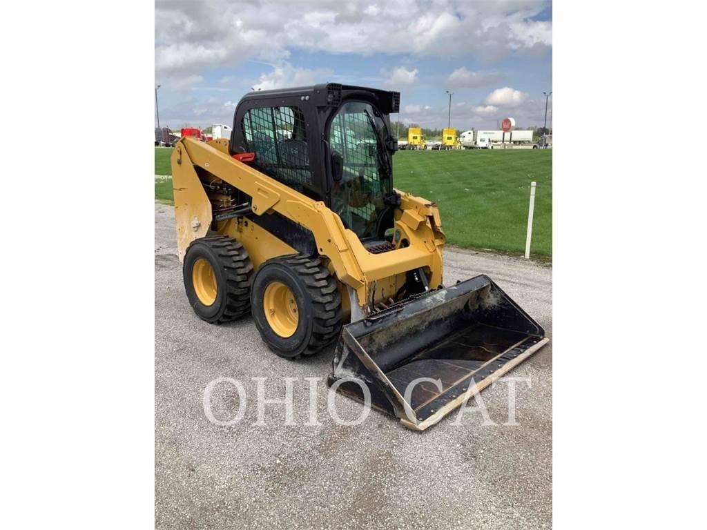 CAT 236D3 滑移轉向裝載機