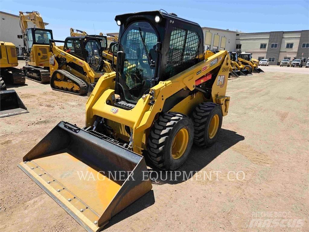CAT 236D3 滑移轉向裝載機