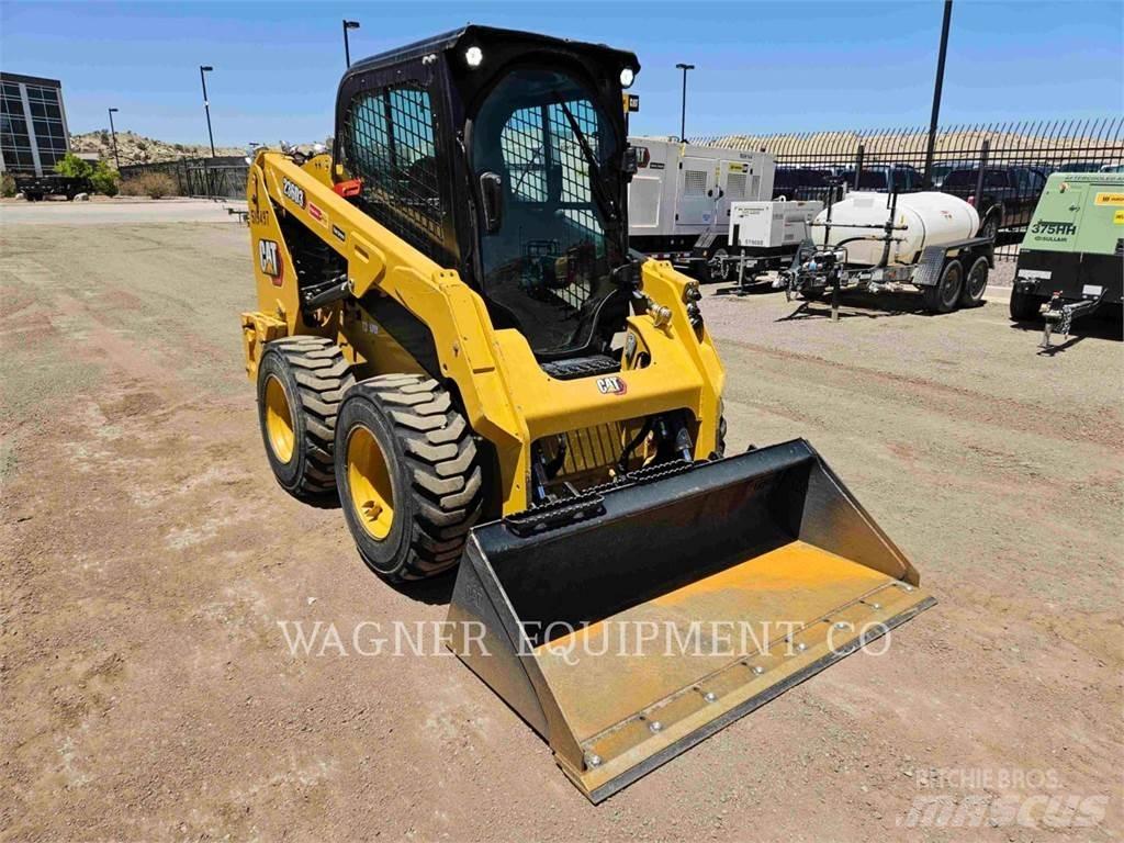 CAT 236D3 滑移轉向裝載機