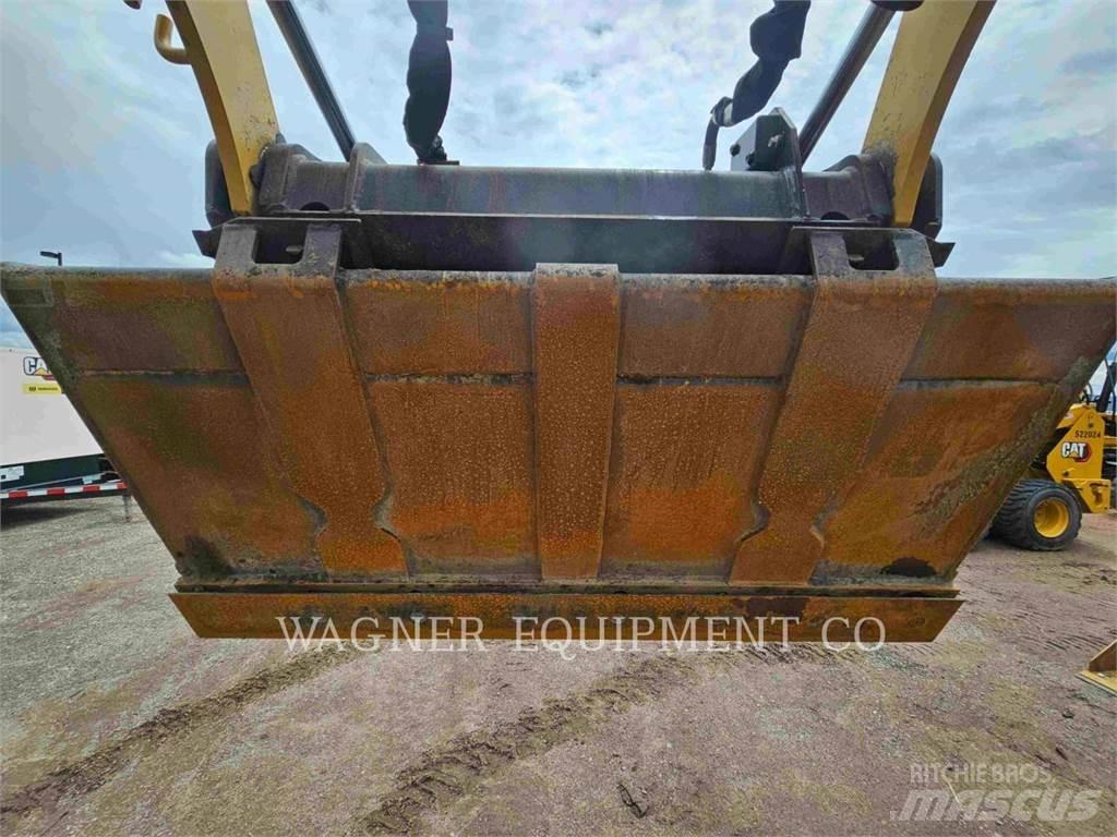 CAT 236D3 滑移轉向裝載機
