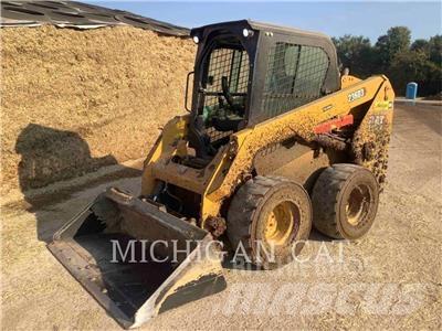CAT 236D3 AQ 滑移轉向裝載機