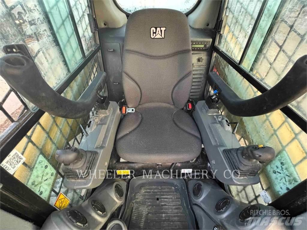 CAT 236D3 C3H2 滑移轉向裝載機