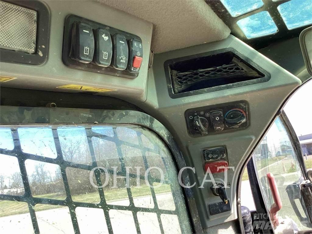 CAT 236D3 C3H2 滑移轉向裝載機
