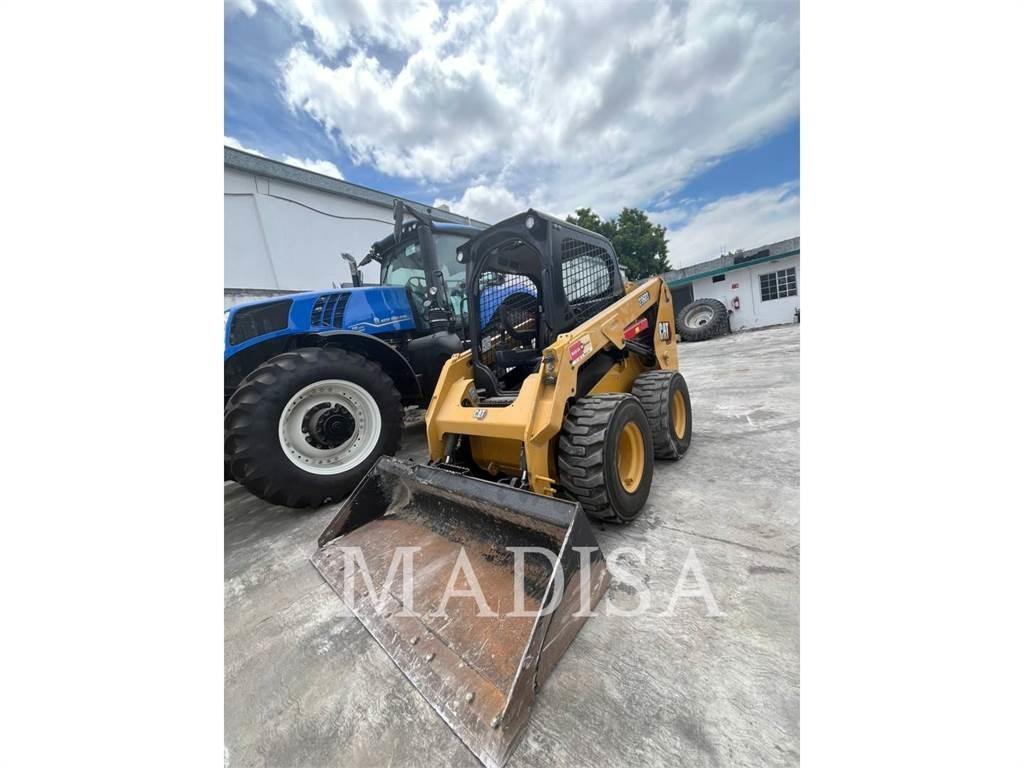 CAT 236D3LRC 滑移轉向裝載機