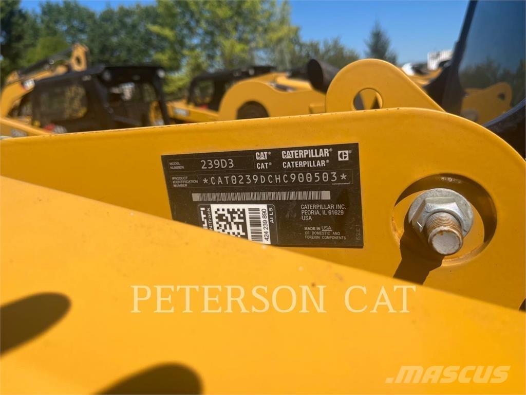 CAT 239D3 滑移轉向裝載機