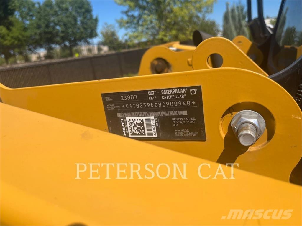 CAT 239D3 滑移轉向裝載機