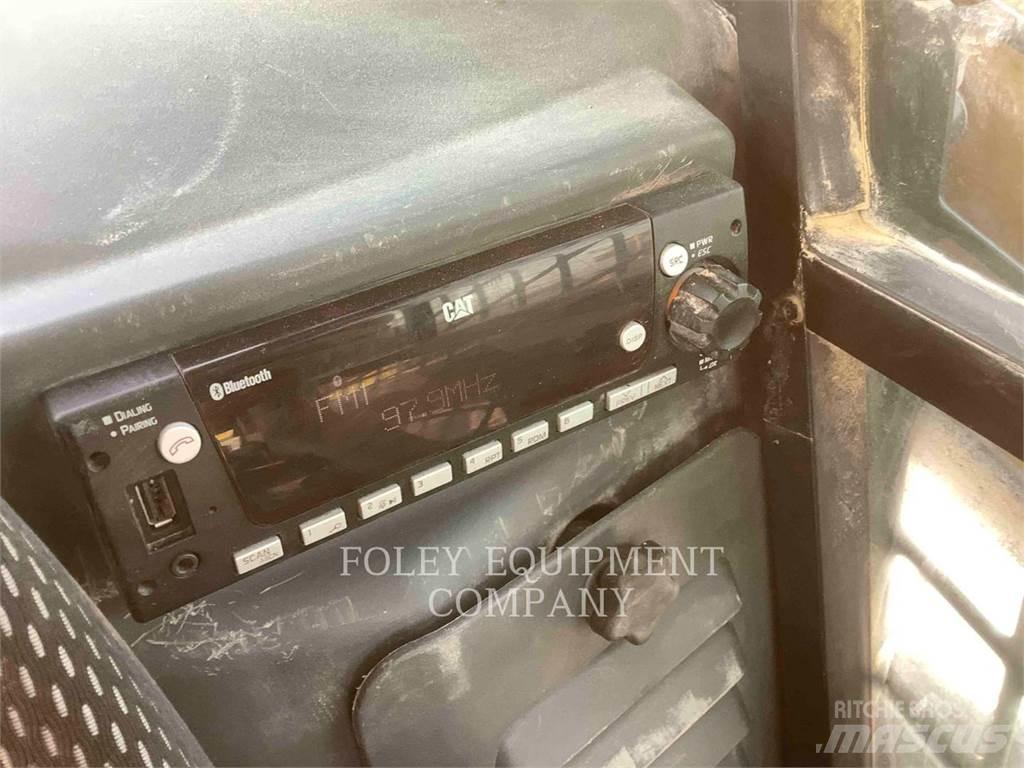 CAT 239D3STD2C 滑移轉向裝載機