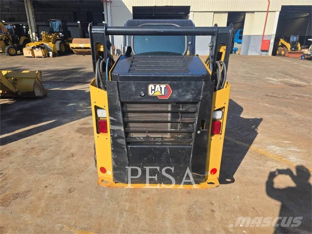 CAT 242 D 滑移轉向裝載機