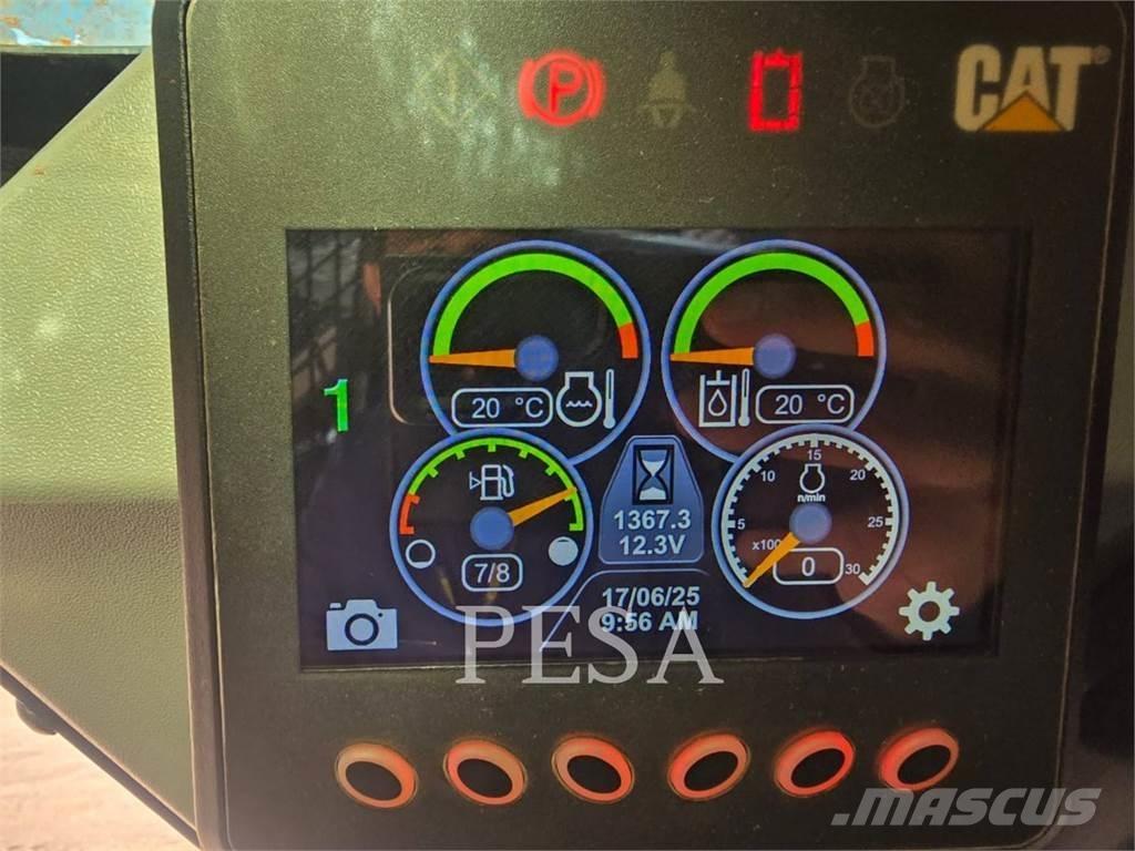 CAT 242 D 滑移轉向裝載機