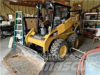 CAT 242B 滑移轉向裝載機