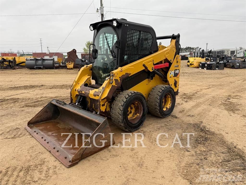 CAT 242D 滑移轉向裝載機