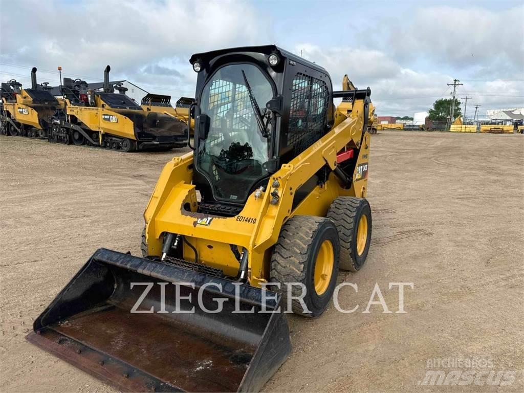 CAT 242D 滑移轉向裝載機