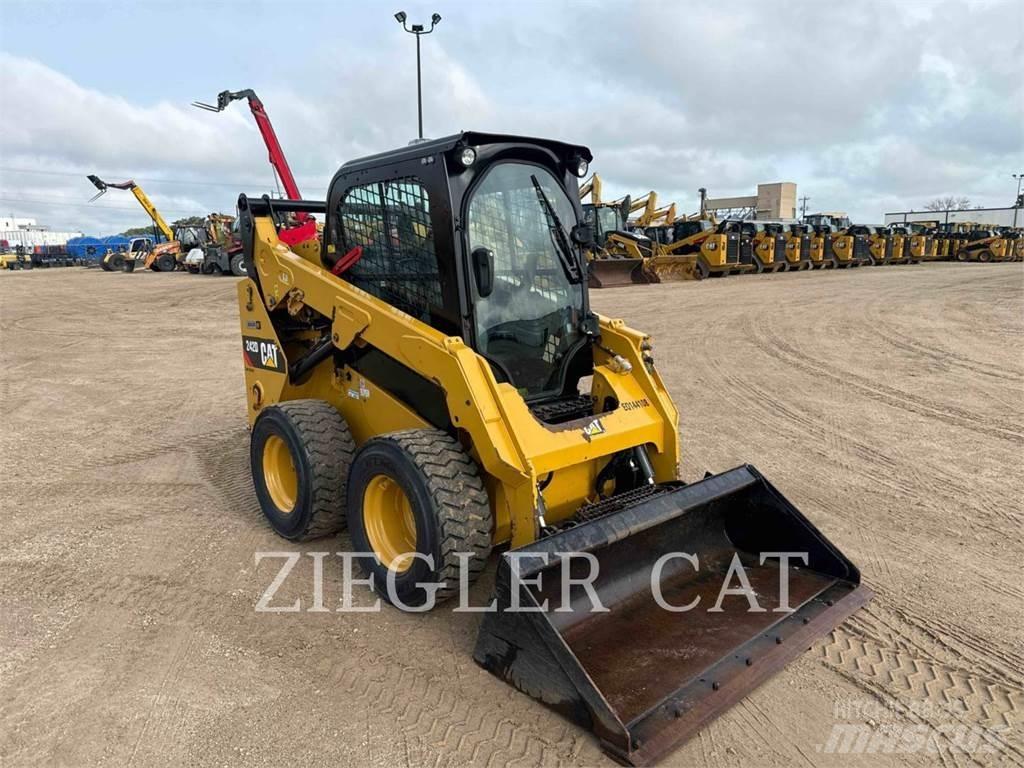 CAT 242D 滑移轉向裝載機