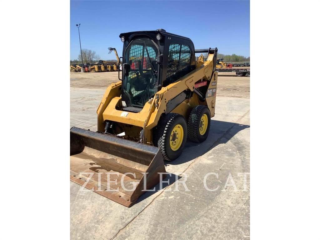 CAT 242D 滑移轉向裝載機