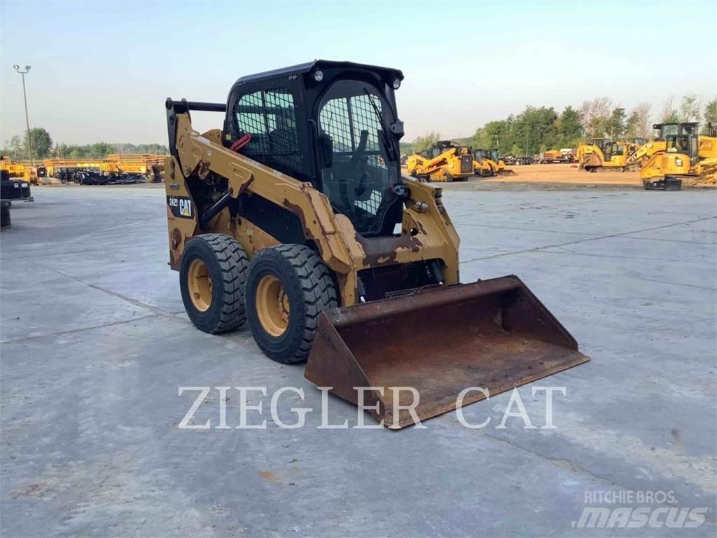 CAT 242D 滑移轉向裝載機