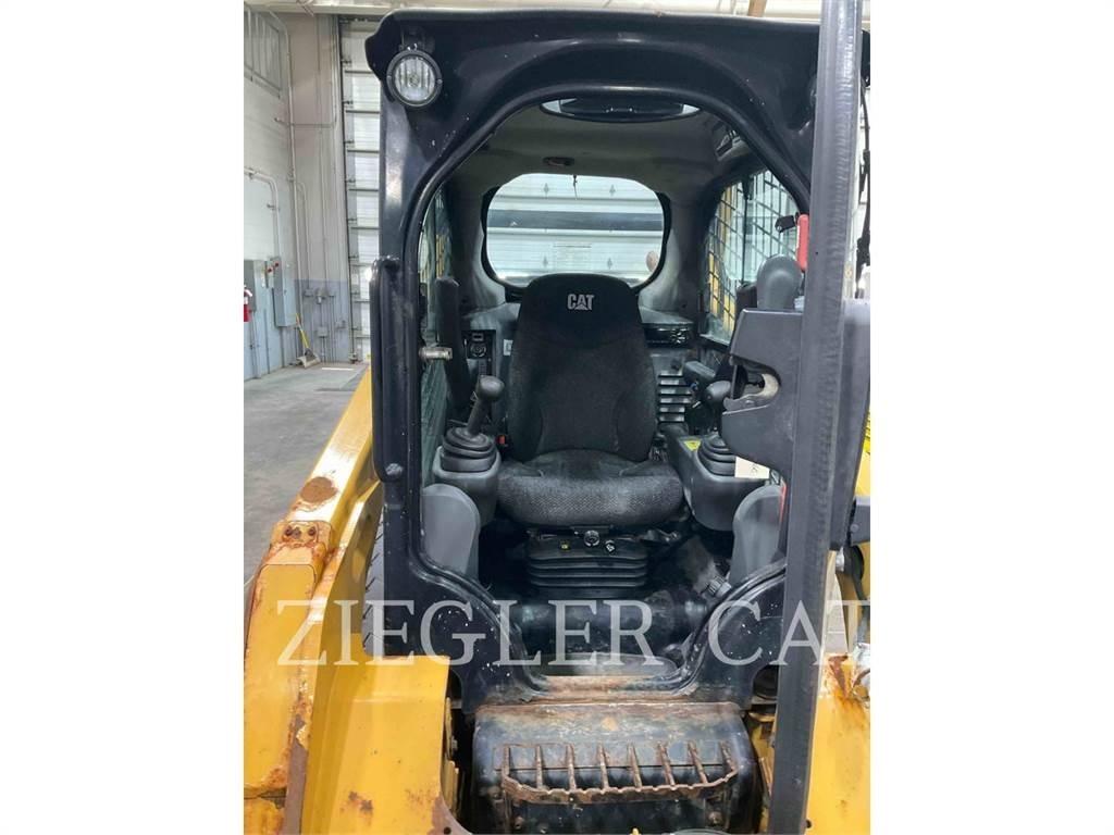 CAT 242D 滑移轉向裝載機