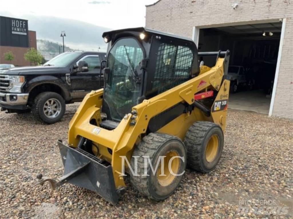 CAT 242D 滑移轉向裝載機