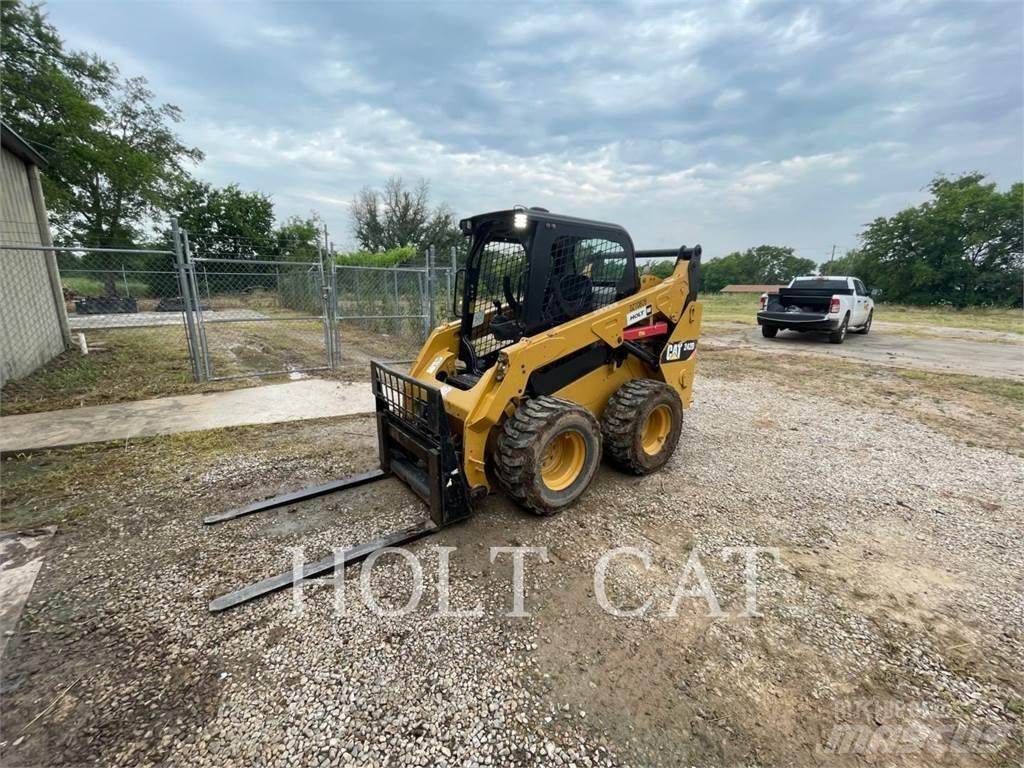 CAT 242D 滑移轉向裝載機
