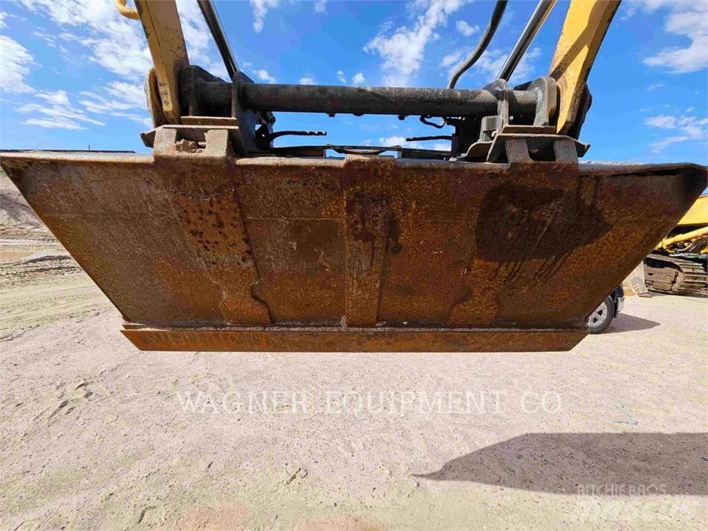 CAT 242D 滑移轉向裝載機