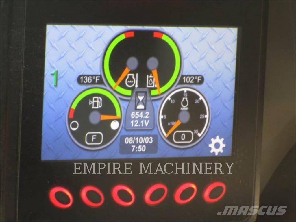CAT 242D 滑移轉向裝載機