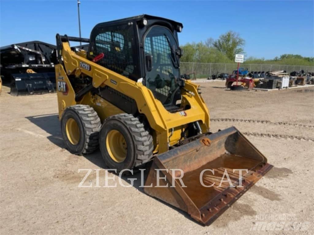CAT 242D3 滑移轉向裝載機