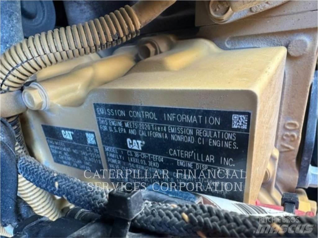 CAT 242D3 滑移轉向裝載機